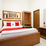 Reddoorz Syariah Near Singha Merjosari Park