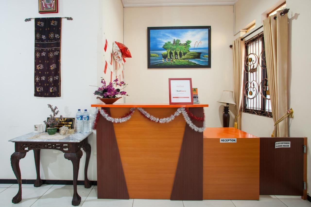 Wisma tamu Reddoorz Syariah Near Singha Merjosari Park *