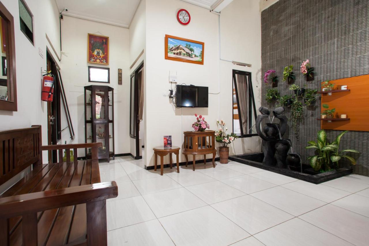 Reddoorz Syariah Near Singha Merjosari Park *