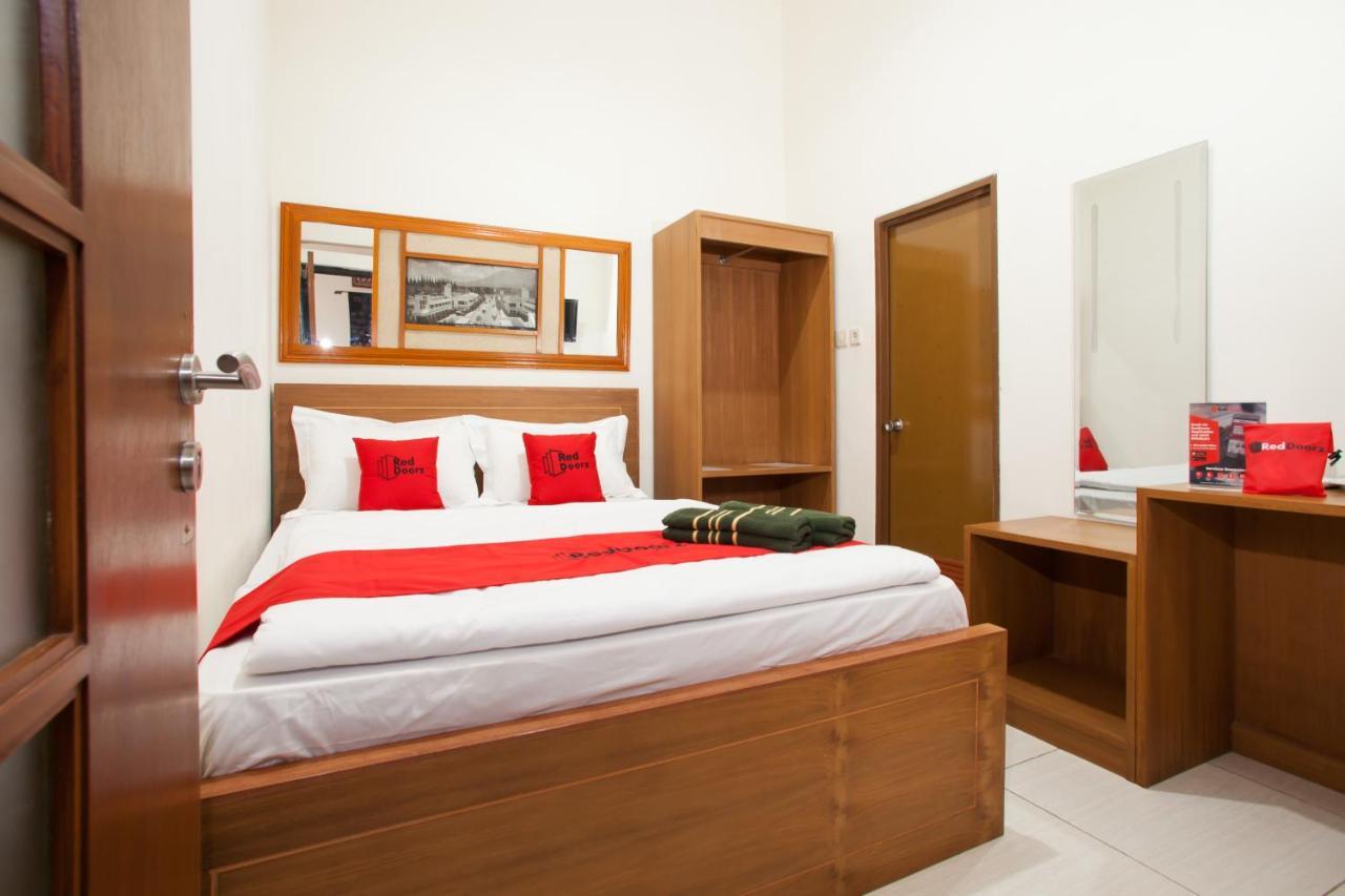 Wisma tamu Reddoorz Syariah Near Singha Merjosari Park *